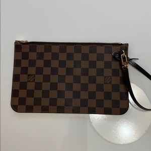 Louis Vuitton pouch from Neverfull. Damier Ebène